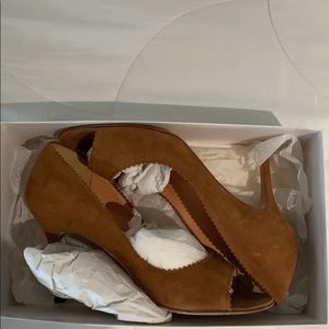 manolo blahnik prisca camel swade peep toe pump